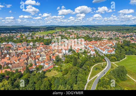 Ein Blick aus der Vogelperspektive auf das sommerliche Pegnitztal rund um die Stadt Lauf in der Region Nürnberg in Mittelfranken Stockfoto