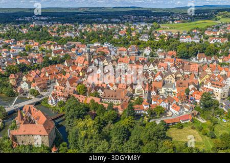 Ein Blick aus der Vogelperspektive auf das sommerliche Pegnitztal rund um die Stadt Lauf in der Region Nürnberg in Mittelfranken Stockfoto