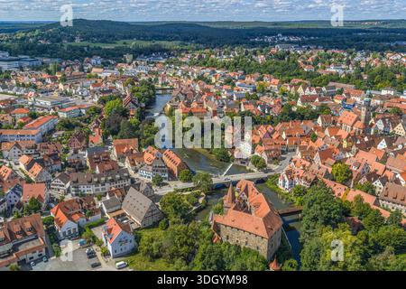 Ein Blick aus der Vogelperspektive auf das sommerliche Pegnitztal rund um die Stadt Lauf in der Region Nürnberg in Mittelfranken Stockfoto