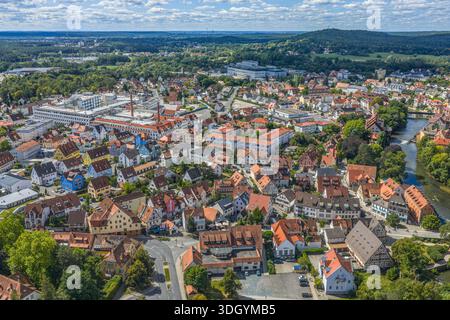 Ein Blick aus der Vogelperspektive auf das sommerliche Pegnitztal rund um die Stadt Lauf in der Region Nürnberg in Mittelfranken Stockfoto