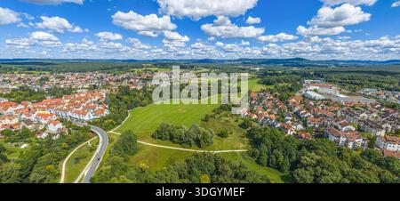 Ein Blick aus der Vogelperspektive auf das sommerliche Pegnitztal rund um die Stadt Lauf in der Region Nürnberg in Mittelfranken Stockfoto