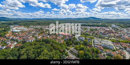 Ein Blick aus der Vogelperspektive auf das sommerliche Pegnitztal rund um die Stadt Lauf in der Region Nürnberg in Mittelfranken Stockfoto