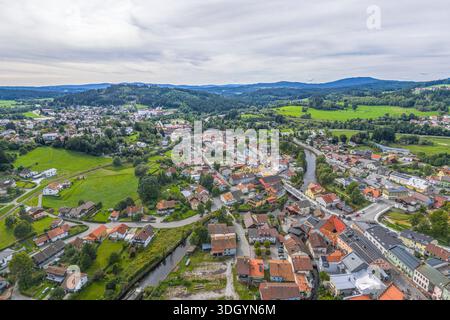 Ein Blick aus der Vogelperspektive auf Zwiesel, die Glasstadt am Regen in Niederbayern Stockfoto