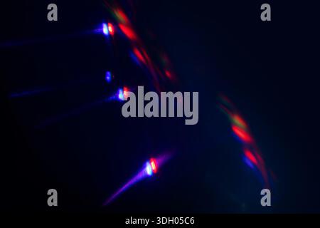 Overlay-Lichteffekt für Fotos und Mockups. Farbfilm-Burn-Light-Fotoüberlagerung, Verwendung Des Bildschirmmodus, Abstrakter Hintergrund, Regenbogenlinse Leaks Prism Co Stockfoto