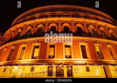 England, London, Westminster, Kensington und Chelsea, Knightsbridge, Außenansicht der Royal Albert Hall bei Nacht Stockfoto