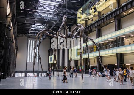 Maman Spider von Louise Bourgeois im Tate Modern Art Museum in London England Stockfoto