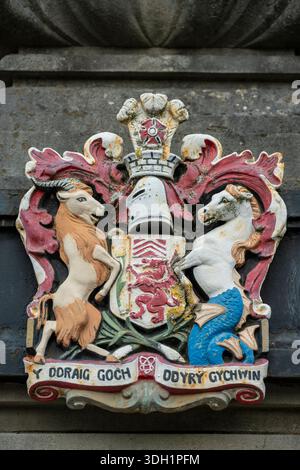 Nahaufnahme des Wappens von Cardiff in Cardiff City Hall, Cardiff, South Wales, UK Stockfoto