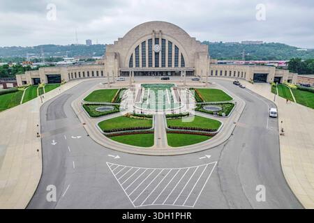 20. Juli 2025, Cincinnati, Ohio, USA: Das Cincinnati Union Terminal fotografiert Sonntag, 20. Juli 2025. Das Cincinnati Museum Center ist ein Museumskomplex, der vom Cincinnati Union Terminal im Stadtteil Queensgate von Cincinnati, Ohio, aus betrieben wird. Es beherbergt Museen, Theater, eine Bibliothek und eine sinfonische Pfeifenorgel sowie spezielle Wanderausstellungen. (Kreditbild: © James D. DeCamp/ZUMA Press Wire) NUR REDAKTIONELLE VERWENDUNG! Nicht für kommerzielle ZWECKE! Stockfoto