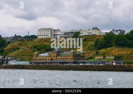 Scarborough Spa ein Unterhaltungs- und Konferenzort am South Bay Beach, Scarborough, Yorkshire, England, Großbritannien Stockfoto