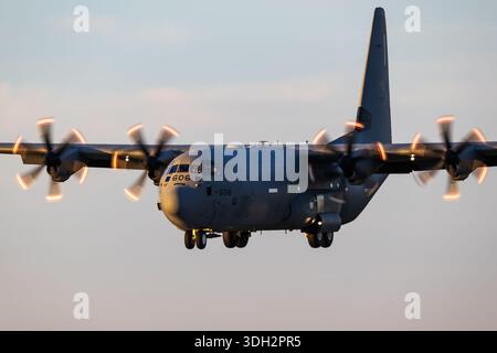 Ostrava, Tschechische Republik - 20. September 2025: Royal Canadian Air Force Lockheed C-130 Hercules Militärtransportflugzeug. Flugbetrieb der Luftwaffe. A Stockfoto