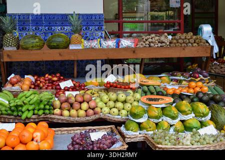 Traditioneller Obstmarkt auf Madeira, Portugal Stockfoto