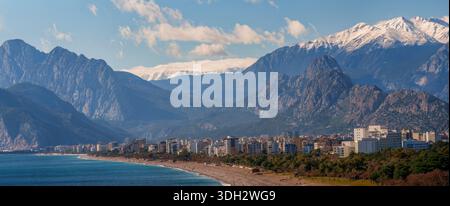 Antalya Meer- und Bergblick, Meer in der Türkei Antalya Stadt Stockfoto