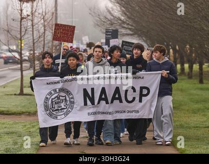 Die Studenten führen einen marsch zum Geburtstag von Pfarrer Dr. Martin Luther King in Eugene, Oregon, am 19. Januar 2026. Stockfoto