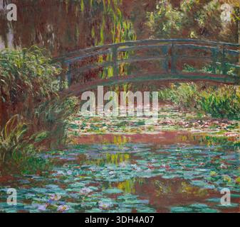 Water Lily Pond von Claude Monet, 1900, japanische Brücke über Lilienteich mit Trauerweiden und üppiger Vegetation, die sich im stillen Wasser spiegelt Stockfoto