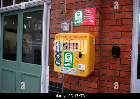 Defibrillator-Wandschrank, bexhill-on-Sea, East sussex, großbritannien Stockfoto