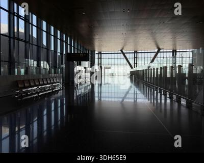 Doha, Katar - 5. Januar 2026: Im Hamad International Airport of Arrival Lounge Doha, Katar Stockfoto