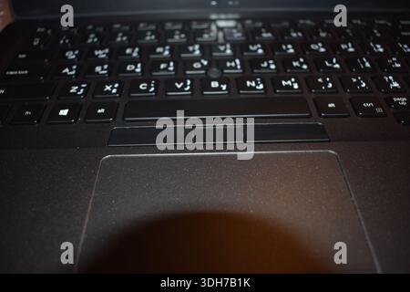 Eine Ansicht der Laptop-Tastatur auf dem Tisch Stockfoto