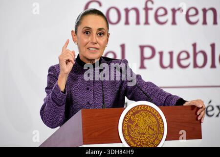 Mexiko-Stadt, Mexiko. Januar 2026. Mexikos Präsidentin Claudia Sheinbaum Pardo spricht während einer Briefing-Konferenz im Nationalpalast über den Masern-Ausbruch und die Impfkampagnen. Am 20. Januar 2026 in Mexiko-Stadt. (Foto: Luis Barron/Eyepix Group/SIPA USA) Credit: SIPA USA/Alamy Live News Stockfoto