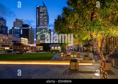 Hotels und Einkaufsmöglichkeiten am Takutai Square in Auckland, ZEW Neuseeland. Der Peddle Thorpe entwarf die spätviktorianische, frühedwardianische Fassade an der Galway Street Stockfoto