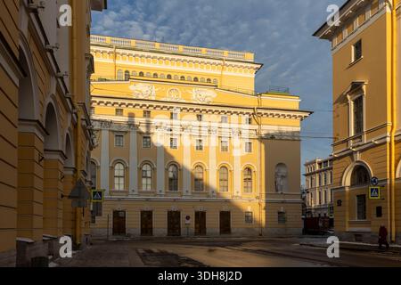 Sankt Petersburg, Russland, 17. Januar 2026 das Alexandrinski Theater in Sankt Petersburg, Russland, ist ein historisches Gebäude im Stil des Empire von Carlo Rossi, dem ehemaligen russischen Schriftsteller Carlo Rossi, der 1980 in Sankt Petersburg, Russland, erbaut wurde. Stockfoto