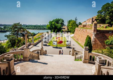 15. Juni 2024, Belgrad, Serbien: Malerischer Blick auf den Kalemegdan-Park, die Belgrader Festung und den Fluss Save in Belgrad, Serbien Stockfoto