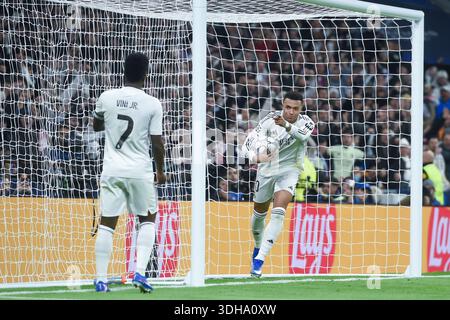 (260121) -- MADRID, 21. Januar 2026 (Xinhua) -- Kylian Mbappe (R) von Real Madrid feiert sein Tor mit Vinicius Junior während des UEFA Champions League-Spiels zwischen Real Madrid und AS Monaco, Madrid, Spanien, 20. Januar 2026. (Foto: Gustavo Valiente/Xinhua) Stockfoto