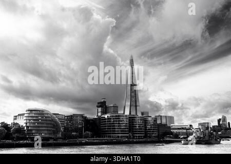 London, Vereinigtes Königreich - 15. Oktober 2022 - Magier, die das vielfältige Wesen Londons, ikonische Wahrzeichen und historische Architektur einfängt. Stockfoto