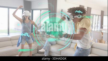 Vier Erwachsene mit VR-Headsets zu Hause mit Controllern spielen, Shorts tragen, türkisfarbenes Gehirn Stockfoto