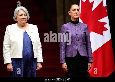 Generalgouverneur von Kanada, Mary Simon, L-R Generalgouverneur von Kanada, Mary Simon und Mexicos Präsidentin Claudia Sheinbaum Pardo, während der Begrüßungszeremonie im Rahmen des Mary Simon Arbeitsbesuchs in Mexiko im Nationalpalast. Am 20. Januar 2026 in Mexiko-Stadt. Mexico City CDMX Mexico Copyright: XLuisxBarronx Stockfoto