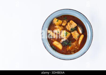 Traditionell zubereiteter Kabeljau auf Spanisch. Osteressen. Stockfoto