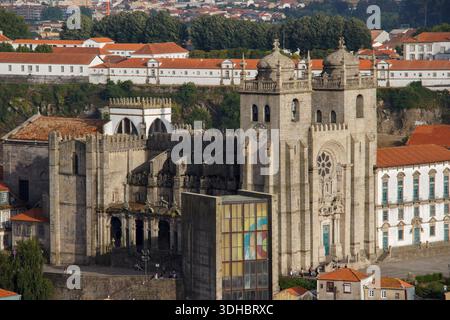 Die gotische Kirche der SE-Kathedrale und das Kloster Santo Agostinho da Serra do Pilar im typisch portugiesischen Stil, Porto und Vila Nova de Gaia, Stockfoto