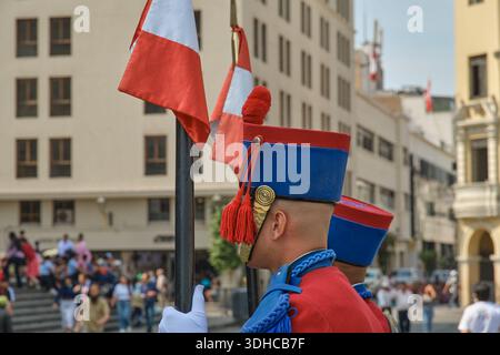Lima, Peru. Am 16. Januar 2026 nahmen Soldaten in zeremonieller Uniform an einer patriotischen Parade Teil Stockfoto