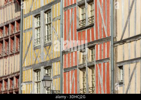Frankreich, Aube, Troyes, Fassaden von traditionellen Fachwerkhäusern aus dem 16. Jahrhundert, in der Rue Emile Zola Stockfoto