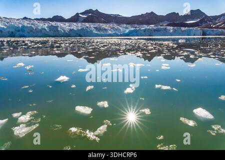 Norwegen, Svalbard-Archipel, Spitzbergen, Grönland, Krossfjord, Cross Bay, Gletscher Vom 14. Juli (Fjortende Julibreen) Stockfoto