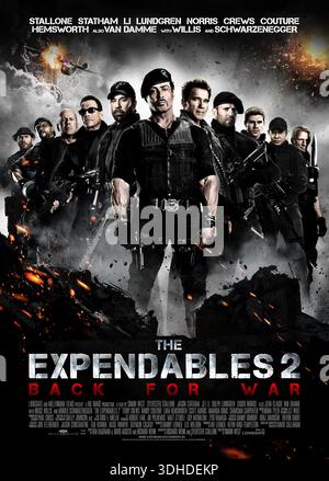 The Expendables 2 (2012) von Simon West mit Sylvester Stallone, Jason Statham und Jet Li. Nachdem eine Mission in einer Tragödie endet, versuchen die Expendables, sich zu rächen, während sie einen tödlichen Waffenplan stoppen. US-Poster NUR FÜR REDAKTIONELLE ZWECKE. Quelle: BFA/Lionsgate Stockfoto