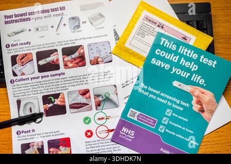 UK -Schottland - Gebrauchsanweisung des Darmscreening-Testkits Stockfoto