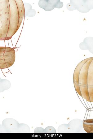 Aquarellrahmen Luftballons, die in Wolken fliegen. Handgezeichnete Illustrationsschablone im Pastellstil für Kinder eignet sich perfekt für Grußpostkarten Stockfoto