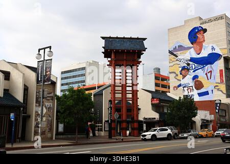 Los Angeles, Kalifornien: Großes Wandbild des Baseballstars Shohei Ohtani an der Seite des Miyako Hotels in Little Tokyo Stockfoto