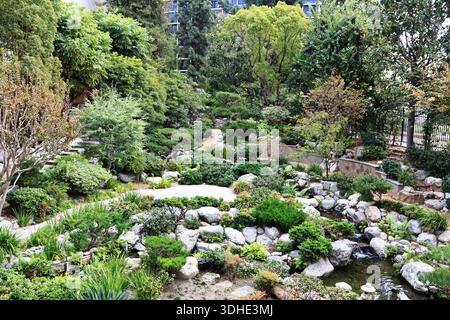 Los Angeles, Kalifornien: James Irvine Japanese Garden, bekannt als Seiryu-en oder „Garden of the Clear Stream“ in Little Tokyo Stockfoto