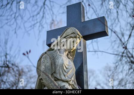 Trauerfigur, Engel, Grab, Alter St.-Matthäus-Kirchhof, Schöneberg, Berlin, Deutschland Stockfoto