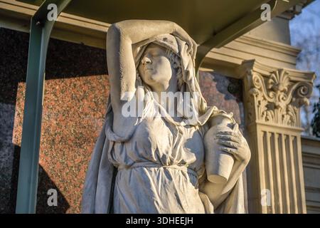 Trauerfigur, Engel, Grab, Alter St.-Matthäus-Kirchhof, Schöneberg, Berlin, Deutschland *** Trauerfigur, Engel, Grab, Alter St. Matthäus Kirchhof, Schöneberg, Berlin, Deutschland Stockfoto