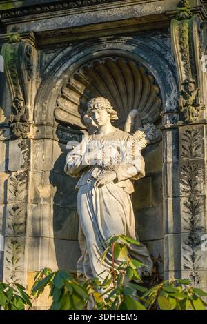 Trauerfigur, Engel, Grab, Alter St.-Matthäus-Kirchhof, Schöneberg, Berlin, Deutschland *** Trauerfigur, Engel, Grab, Alter St. Matthäus Kirchhof, Schöneberg, Berlin, Deutschland Stockfoto