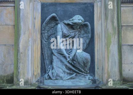 Trauerfigur, Engel, Grab, Alter St.-Matthäus-Kirchhof, Schöneberg, Berlin, Deutschland *** Trauerfigur, Engel, Grab, Alter St. Matthäus Kirchhof, Schöneberg, Berlin, Deutschland Stockfoto