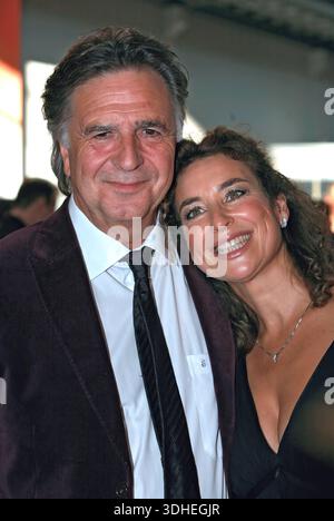ARCHIV: Isabel Varell Schauspielerin und Sängerin Isabel Varell mit ihrem Lebensgefährten Pit Weyrich anläßlich der Verleihung des Deutschen Fernsehpreises , 2009 ARCHIVAUFNAHME, Datum geschätzt 20260118JWM1198 *** ARCHIV Isabel Varell Schauspielerin und Sängerin Isabel Varell mit ihrem Partner Pit Weyrich anlässlich der Verleihung des Deutschen Fernsehpreises , 2009 ARCHIVBILD, Datum geschätzt 20260118JWM1198 Stockfoto
