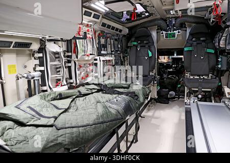 21.01.2026, Berlin - Deutschland. Grüne Woche, die Bundeswehr präsentiert sich. Eagle 5 6x6 Sanitätsfahrzeug von innen. *** 21 01 2026, Berlin Deutschland Grüne Woche, präsentiert die Bundeswehr Eagle 5 6x6 Ambulanz von innen Stockfoto