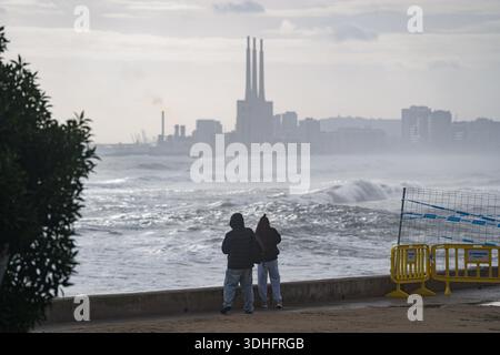 Badalona, Barcelona, Spanien. Januar 2026. Zerstörung der Badalona-Promenade nach der Durchfahrt des Sturms Harry, der verheerende Auswirkungen auf die katalanische Küste hatte. (Kreditbild: © Marc Asensio Clupes/ZUMA Press Wire) NUR REDAKTIONELLE VERWENDUNG! Nicht für kommerzielle ZWECKE! Stockfoto