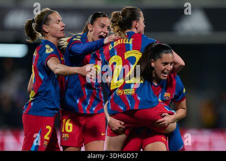 Castellon, Spanien. Januar 2026. Ona Batlle (2. R) aus Barcelona feiert ein Tor mit seinen Teamkollegen beim Super Cup der spanischen Frauen zwischen Barcelona und Athletic Bilbao im Castallia-Stadion in Castellon, Spanien, am 21. Januar 2026. Quelle: Pablo Morano/Xinhua/Alamy Live News Stockfoto