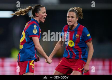 Castellon, Spanien. Januar 2026. Ona Batlle (L) aus Barcelona feiert ein Tor mit seiner Teamkollegin beim spanischen Super Cup der Frauen zwischen Barcelona und Athletic Bilbao im Castallia-Stadion in Castellon, Spanien, 21. Januar 2026. Quelle: Pablo Morano/Xinhua/Alamy Live News Stockfoto