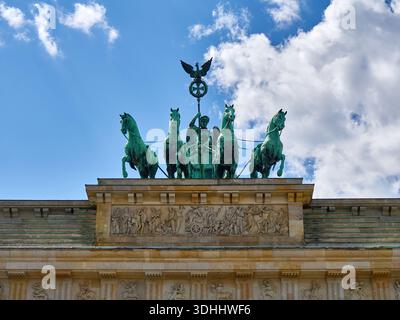 quadriga-Statue auf dem brandenburger Tor in berlin Stockfoto