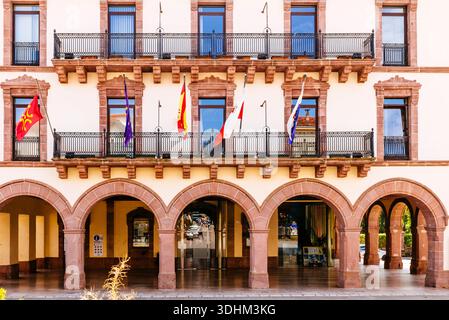 Neues Rathaus Von Comillas. Erbaut im späten 19. Jahrhundert, ursprünglich als kostenlose Kinderschule, von Doña Manuela del Piélago Sánchez Movellán. Seit 2003 Stockfoto